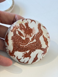 Four Chinese blue and white wares, and two iron-red-decorated wares, 19/20th C.