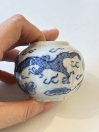 Four Chinese blue and white wares, and two iron-red-decorated wares, 19/20th C.