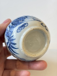 Four Chinese blue and white wares, and two iron-red-decorated wares, 19/20th C.