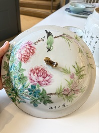 Two Chinese famille rose covered bowls and three grisaille saucers, Tongzhi and Qinghua Ciye Gongsi 慶華瓷業公司 marks, one signed Zi Wen 子文, 19/20th C.