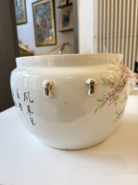 Two Chinese famille rose covered bowls and three grisaille saucers, Tongzhi and Qinghua Ciye Gongsi 慶華瓷業公司 marks, one signed Zi Wen 子文, 19/20th C.