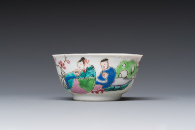 A fine Chinese famille rose cup and saucer with a couple on a terrace, Yongzheng/Qianlong