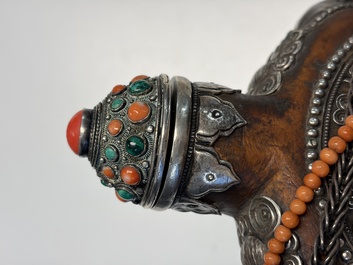 A Tibetan red-coral and malachite-inlaid and silver-mounted 'Ba Ji Xiang' wine bottle, 19th C.