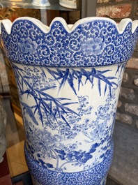 A pair of large Japanese blue and white stands, Keisa 瀬戸圭左製 and Yamakei 山圭制 marks, 19/20th C.