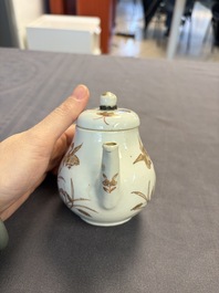 A Chinese gilt-decorated iron-red 'Fei Ming Su Shi 飛鳴宿食' teapot and cover, Qianlong