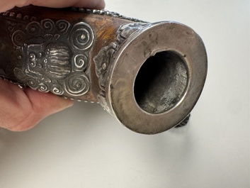 A Tibetan red-coral and malachite-inlaid and silver-mounted 'Ba Ji Xiang' wine bottle, 19th C.