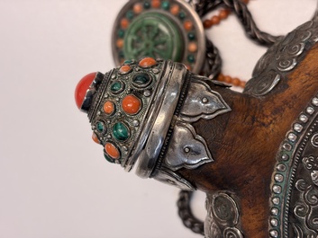 A Tibetan red-coral and malachite-inlaid and silver-mounted 'Ba Ji Xiang' wine bottle, 19th C.