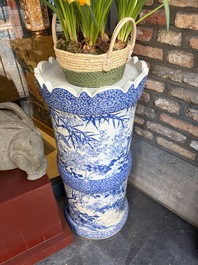 A pair of large Japanese blue and white stands, Keisa 瀬戸圭左製 and Yamakei 山圭制 marks, 19/20th C.