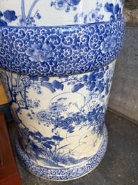 A pair of large Japanese blue and white stands, Keisa 瀬戸圭左製 and Yamakei 山圭制 marks, 19/20th C.