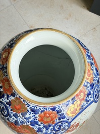 A large Japanese Imari 'Shishi Lions' vase, Kutani Taniguchi 九谷 谷口 mark, Meiji, 19th C.