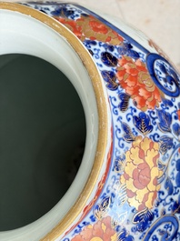 A large Japanese Imari 'Shishi Lions' vase, Kutani Taniguchi 九谷 谷口 mark, Meiji, 19th C.