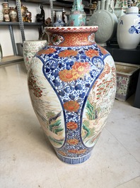 A large Japanese Imari 'Shishi Lions' vase, Kutani Taniguchi 九谷 谷口 mark, Meiji, 19th C.