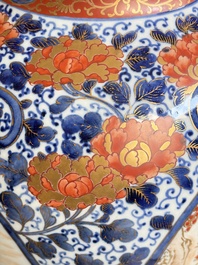 A large Japanese Imari 'Shishi Lions' vase, Kutani Taniguchi 九谷 谷口 mark, Meiji, 19th C.