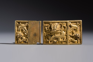 A Chinese gilt-bronze 'Dragon' belt buckle, 19th C.