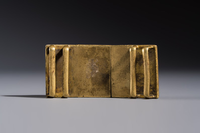 A Chinese gilt-bronze 'Dragon' belt buckle, 19th C.