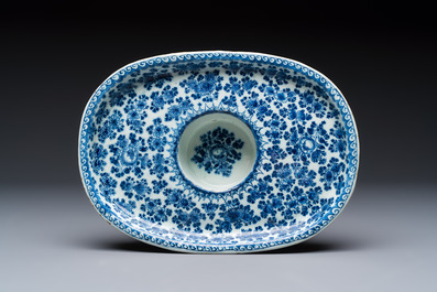 A blue and white Dutch Delft 'trembleuse' or cup stand, ca. 1700