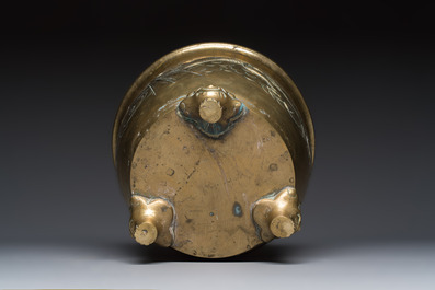 A large Chinese bronze 'Dragon' tripod censer, 19th C.