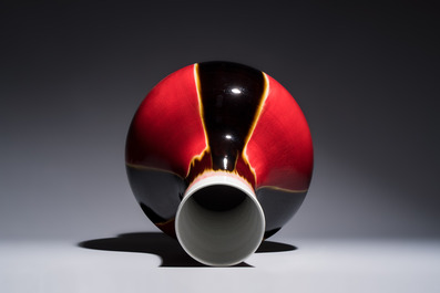 A Chinese flamb&eacute;-glazed tianqiu ping vase on foldable stand, Jingdezhen mark, 20th C.