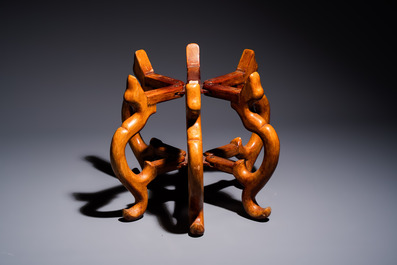 A Chinese flamb&eacute;-glazed tianqiu ping vase on foldable stand, Jingdezhen mark, 20th C.