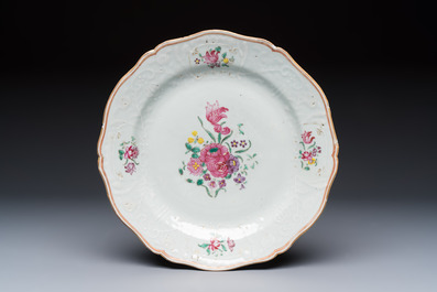 Two Chinese famille rose serving dishes and six plates with floral design, Qianlong