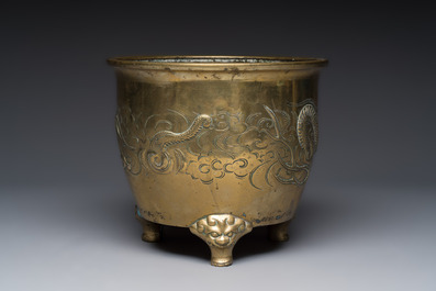 A large Chinese bronze 'Dragon' tripod censer, 19th C.