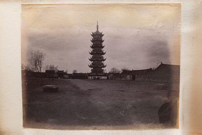 A photo album with sights, landmarks and people of China, incl. Canton, Shanghai, Hangzhou, Guanghzou and Hong Kong, late 19/early 20th C.