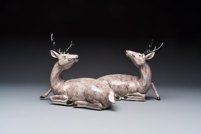 A pair of Chinese aubergine-glazed models of recumbent deer, 18/19th C.