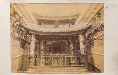A photo album with sights, landmarks and people of China, incl. Canton, Shanghai, Hangzhou, Guanghzou and Hong Kong, late 19/early 20th C.