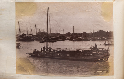 A photo album with sights, landmarks and people of China, incl. Canton, Shanghai, Hangzhou, Guanghzou and Hong Kong, late 19/early 20th C.
