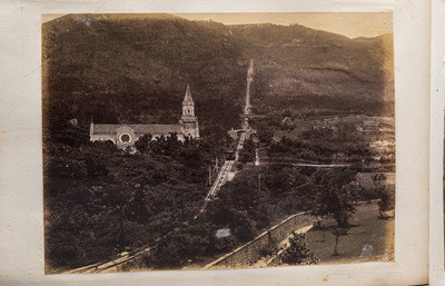 A photo album with sights, landmarks and people of China, incl. Canton, Shanghai, Hangzhou, Guanghzou and Hong Kong, late 19/early 20th C.