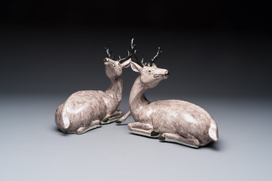 A pair of Chinese aubergine-glazed models of recumbent deer, 18/19th C.
