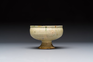 An Italian incised slipware footed bowl, 16/17th C.