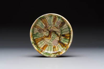 An Italian incised slipware footed bowl, 16/17th C.