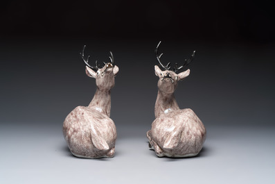 A pair of Chinese aubergine-glazed models of recumbent deer, 18/19th C.