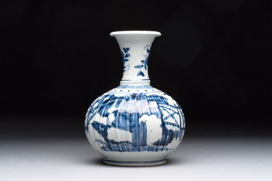 A Japanese blue and white kendi with a garden scene, Edo, early 18th C.