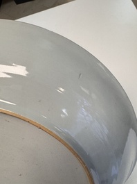 A large Chinese armorial dish with the arms of De Heere for the Dutch market, Qianlong, ca. 1735-1765