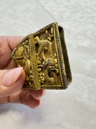 A Chinese gilt-bronze 'Dragon' belt buckle, 19th C.