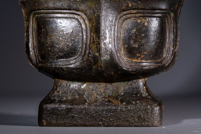 A Chinese archaic bronze wine vessel, 'Hu 壺', Ming