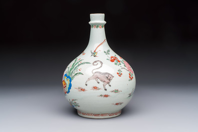 A very fine Dutch-decorated Japanese Arita bottle, Edo, 17th C.