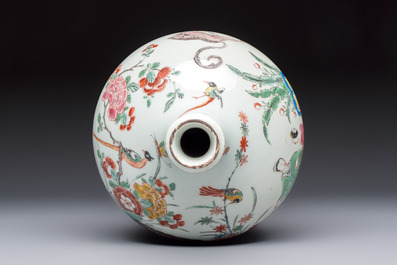 A very fine Dutch-decorated Japanese Arita bottle, Edo, 17th C.