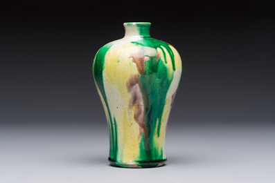 A Chinese sancai-glazed 'Meiping' vase on a wooden stand, 19th C.