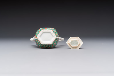 A Chinese famille verte rosewater sprinkler, a wucai jar and a Samson Paris verte-style covered ewer, 17/19th C.