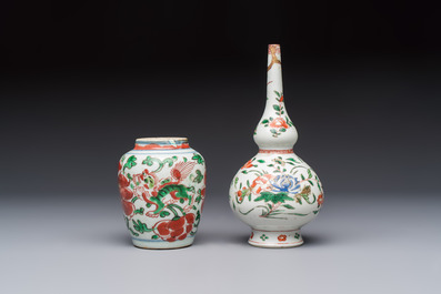 A Chinese famille verte rosewater sprinkler, a wucai jar and a Samson Paris verte-style covered ewer, 17/19th C.