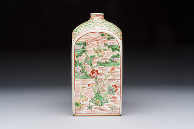 A Japanese Ko-Imari square flask with figures in a landscape, Edo, 17th C.