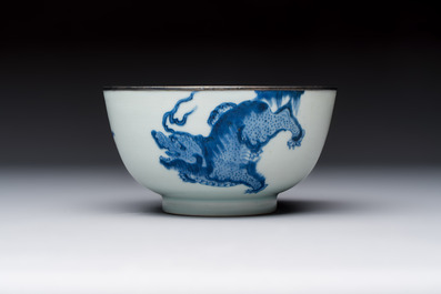 A Chinese blue and white 'Bleu de Hue' bowl with mythical beasts, Nguyen 阮 mark, 19th C.