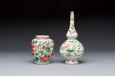 A Chinese famille verte rosewater sprinkler, a wucai jar and a Samson Paris verte-style covered ewer, 17/19th C.