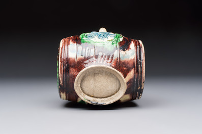 A polychrome Saintonge pottery barrel with a griffin, France, 16th C.