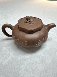 A Chinese Yixing stoneware inscribed teapot and cover, Zhong Shi Qiu 中獅球 mark, 20th C.