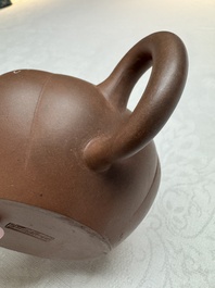A Chinese Yixing stoneware inscribed teapot and cover, Zhong Shi Qiu 中獅球 mark, 20th C.