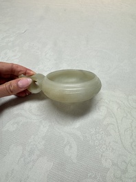 A Chinese archaistic celadon jade handled cup, 'Yi 匜', 17/18th C.